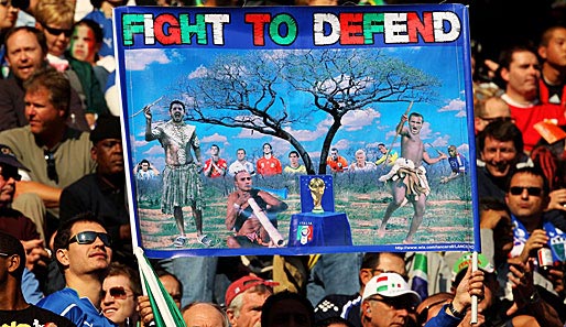 "Fight to defend", verlangen die italienischen Anhänger. Eigentlich muss die Squadra Azzurra ja angrefen