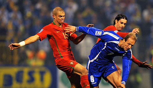 Der Spieler im Fokus: Pepe (l.), Real Madrid, 27 Jahre, 24 Länderspiele, 2 Tore (Stand: 04.06.2010)