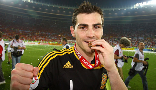 Der Kapitän: Iker Casillas, Real Madrid, 29 Jahre, 103 Länderspiele, 0 Tore