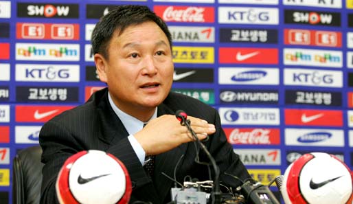 Der Trainer: Jong-Moo Huh, 55 Jahre, seit Dezember 2007 im Amt