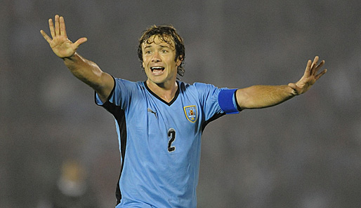 Der Kapitän: Diego Lugano, Fenerbahce Istanbul, 29 Jahre, 42 Länderspiele, 4 Tore (Stand: 31.5.2010)