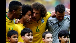 Emotionen. David Luiz puschte sich bei der Hymne - und Neymar begann zu weinen