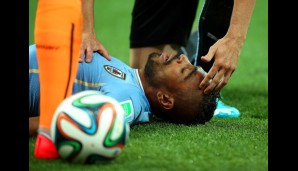 Für eine Schrecksekunde sorgte Alvaro Pereira, der ein Knie ins Gesicht bekam und benommen liegen blieb. Er konnte allerdings weiterspielen