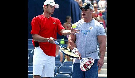 Mit Tennis-Star Andy Roddick durfte Cena im Rahmen der US Open bereits einige Bälle schlagen