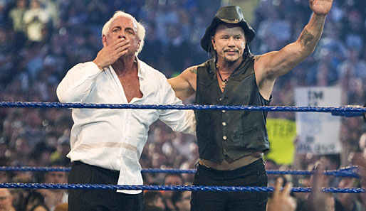 Ric Flair (l.), der Inbegriff des Wrestling-Opas, zusammen mit Mickey Rourke. Der Schauspieler feierte mit dem Film "The Wrestler" ein preisgekröntes Comeback