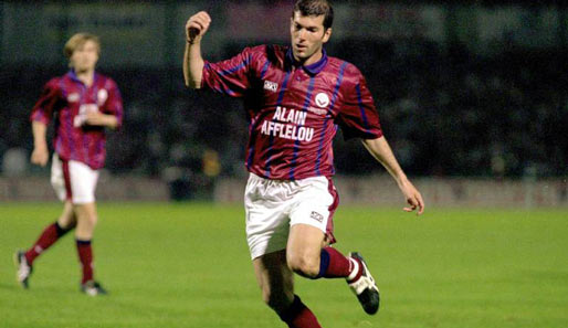 In Bordeaux reifte Zidane zum Ausnahmespieler. Mit Girondins besiegte er u. a. den AC Milan auf dem Weg ins Finale des UEFA-Cups. Dort unterlag man dann dem FC Bayern