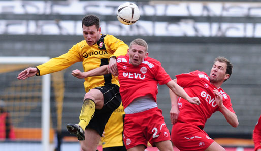 Aufstieg in die 2. Liga: Thomas Bröker (l.) geht in dieser Saison für Rot Weiss Ahlen auf Torejagd. Der Angreifer kam ablösefrei von Drittligist Dynamo Dresden