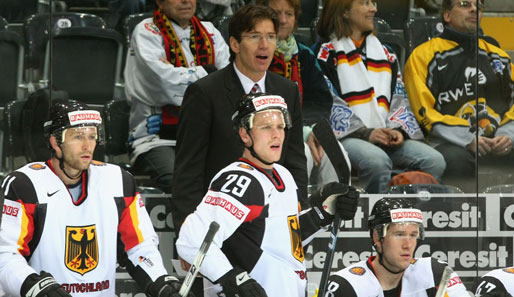 Bundestrainer Uwe Krupp muss im Trainingscamp auf die deutschen NHL-Spieler verziechten