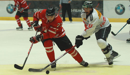 Matt Dzieduszycki (l.) von den Hannover Scorpions spielte beim Deutschen Eishockey Cup für Kanada