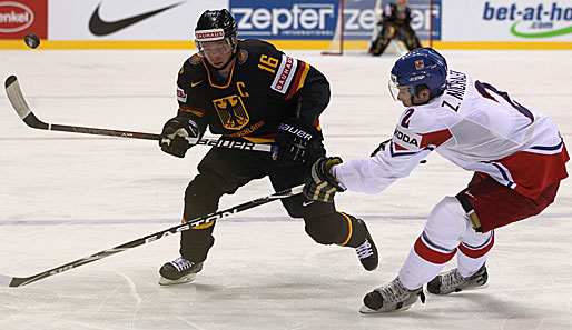 Michael Wolf (l.) muss auf die Eishockey-WM in Schweden verletzungsbedingt verzichten