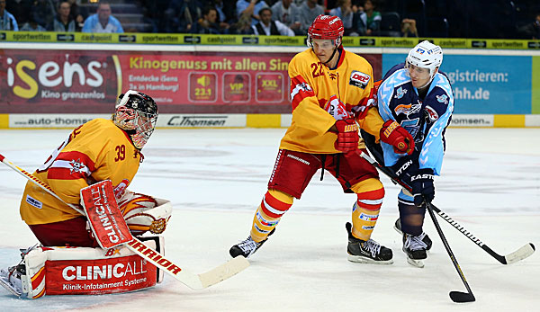 Corey Mapes (M.) steht seit 2013 für Düsseldorf auf dem Eis