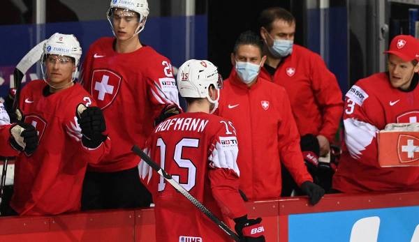 Die Schweiz hat sich souverän fürs Viertelfinale der Eishockey-WM qualifiziert.