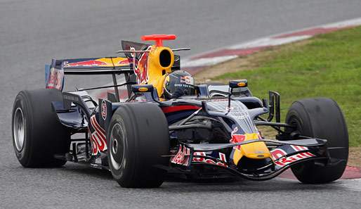 Sebastian Vettel unterbot am zweiten Testtag in Barcelona mit seinem Red Bull die Bestzeit