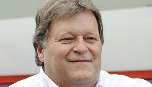 Mercedes-Sportchef Norbert Haug spricht über den bevorstehenden Saisonstart