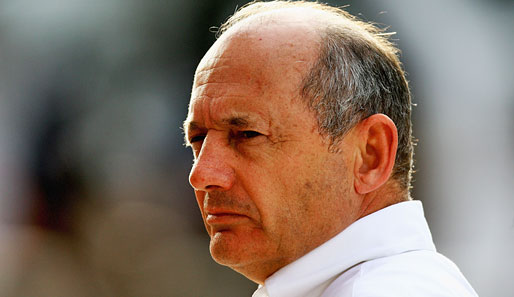 Ron Dennis gab am 1. März 2009 seinen Job als McLaren-Teamchef an Martin Whitmarsh ab