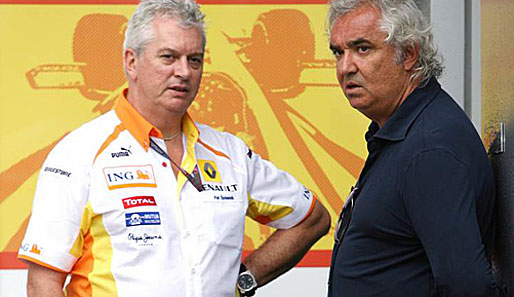 Teamchef Flavio Briatore (r.) und Chefingenieur Pat Symonds haben Renault verlassen