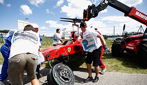Felipe Massas zerstörter Ferrari nach seinem Horror-Unfall beim Qualifiying zum Ungarn-GP