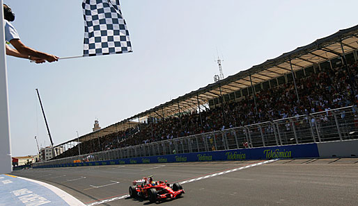 Hier fährt Felipe Massa im August 2008 den Sieg in Valencia ein