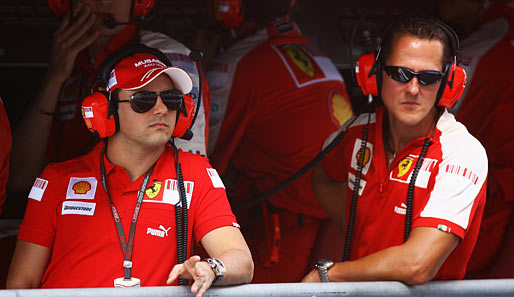 Michael Schumacher (.r) hat von Ferrari die Freigabe für einen Wechsel