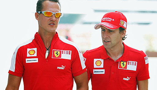 Michael Schumacher (hier mit Ferrari-Testfahrer Luca Badoer) bekommt einen kompletten Testtag