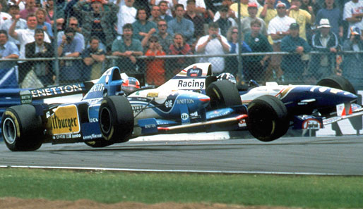 Michael Schumacher und Damon Hill kollidierten in Silverstone in Runde 46