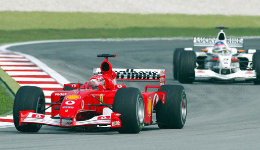 Jacques Villeneuve (r.) fuhr lange Zeit gegen Michael Schumacher wie hier im Jahr 2002