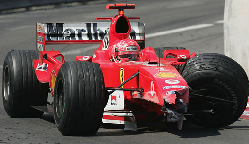 Michael Schumacher humpelte nach seinem Monaco-Crash zuürck an die Box
