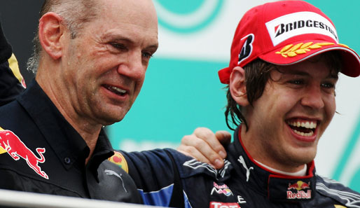 Mit Sebastian Vettel und Adrian Newey (links) will Red Bull zwei Leistungsträger langfristig binden
