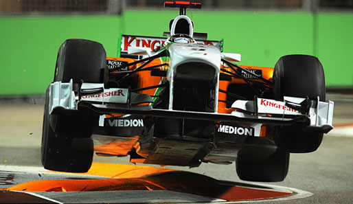 Adrian Sutil hob bei seinem Crash im Training von Singapur heftig ab