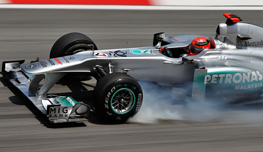 Michael Schumacher beklagt nach dem Fehlstart in die Saison das Fehlen von Testfahrten