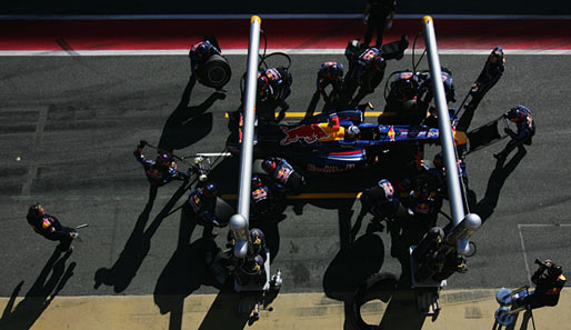 Reifenwechsel bei Sebastian Vettels Red Bull