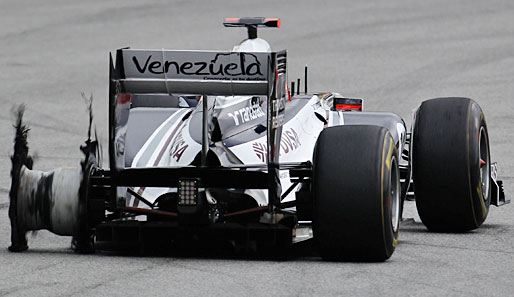 Rubens Barrichello handelte sich in Malaysia gleich zu Beginn des Rennens einen Reifenschaden ein