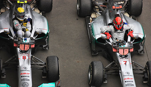Michael Schumacher und Nico Rosberg fahren im Mercedes den Erwartungen hinterher