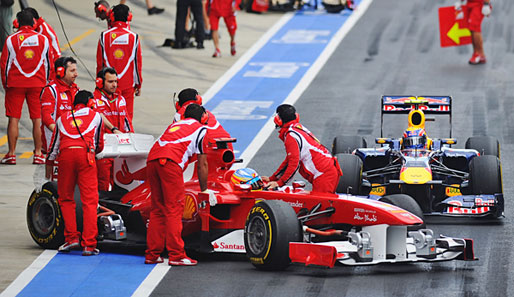Red Bull und Ferrari besetzen in Silverstone die ersten beiden Startreihen