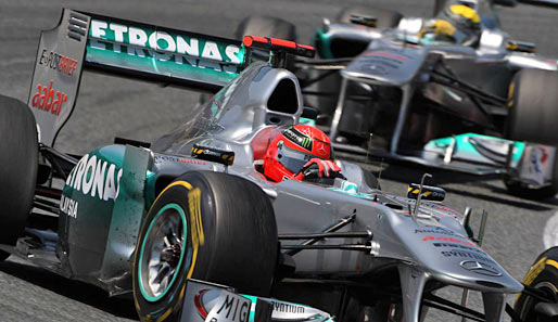 Michael Schumacher kam beim Indien-GP nach dem zweiten Boxenstopp an Nico Rosberg vorbei