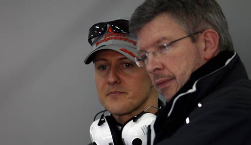 Ross Brawn (r.) hofft auf ein weiteres Schumacher-Engagement nach 2012