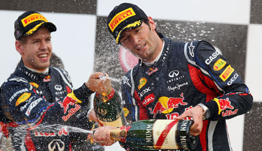 Sebastian Vettel (l.) soll seinen Red-Bull-Teamkollegen Mark Webber zum Vize-Weltmeister machen