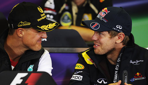 Zumindest abseits der Rennstrecke kann Sebastian Vettel (r.) von Michael Schumacher lernen