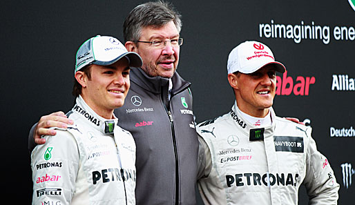 Nico Rosberg (l.) hofft, dass Teamkollege Michael Schumacher Mercedes treu bleibt