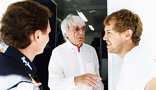 Sebastian Vettel wird sich in der Bahrain-Frage dem Urteil von Bernie Ecclestone (r.) fügen