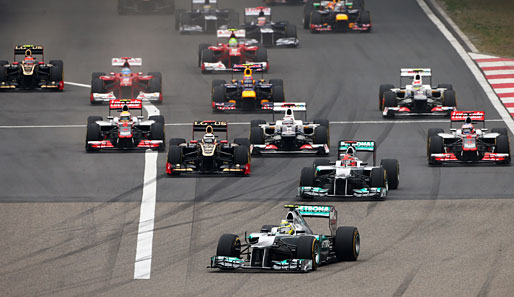 Nico Rosberg (vorne) hat in China seinen ersten Formel-1-Sieg gefeiert