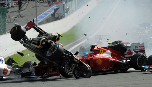 Romain Grosjean sorgte kurz nach dem Start des Rennens für einen spektakulären Crash