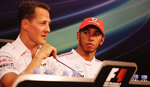 Michael Schumacher (l.) hätte Lewis Hamilton ebenfalls zu Mercedes geholt