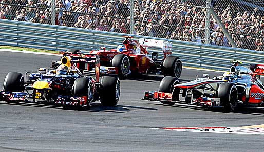 Sebastian Vettel (l.) und Lewis Hamilton (r.) lieferten sich rundenlang ein spannendes Duell
