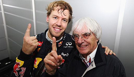 Bernie Ecclestone (r.) hat Verständnis für das vieldiskutierte Überholmanöver von Sebastian Vettel