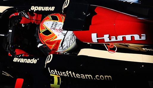 Der Schriftzug "James Hunt" war schon am Samstagmorgen auf Kimi Räikkönens Helm überklebt