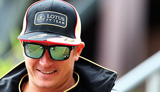 Kimi Räikkönen verlässt Lotus in Richtung Italien. Er unterschreibt einen Zweijahresvertrag