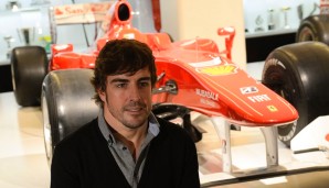 Das komplette Ferrari-Team um Fernando Alonso zeigte in Jerez eine emotionale Geste