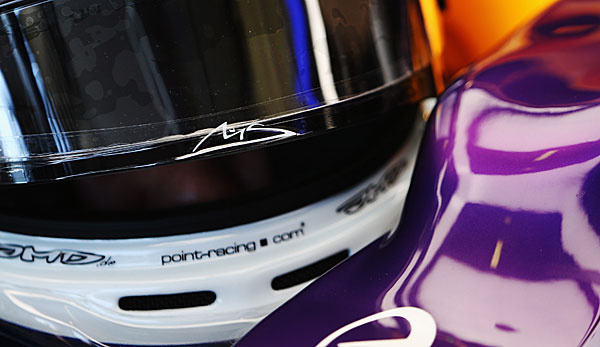 Sebastian Vettels Helm ziert ein spezielles Logo mit den Initialen des Rekordweltmeisters