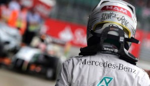 Lewis Hamilton setzte seinen Helm nach dem enttäuschenden Qualifying erst abseits der Kameras ab